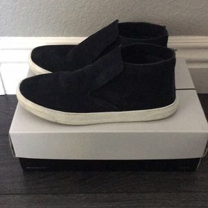 DOLCE VITA navy blue suede bootie/sneaker